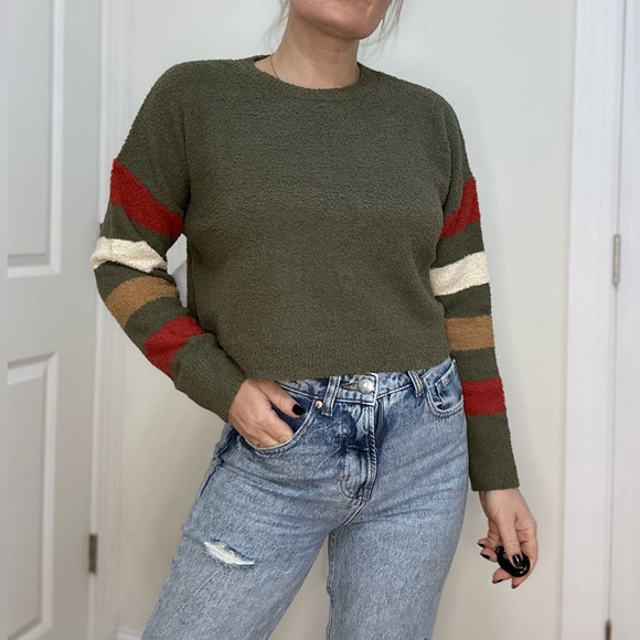 Super Soft Chenille Pullover Crop Sweater - Picture 2 of 8